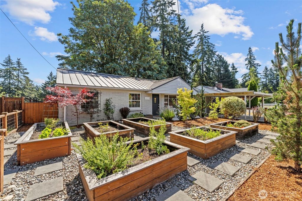 18218 Palatine Avenue N, Shoreline, WA 98133