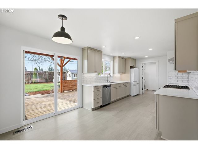 3179 WAYSIDE Loop, Springfield, OR 97477