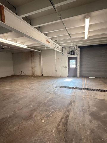 1040 W 4th Street, Davenport, IA 52802