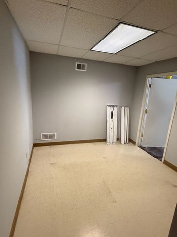 1040 W 4th Street, Davenport, IA 52802