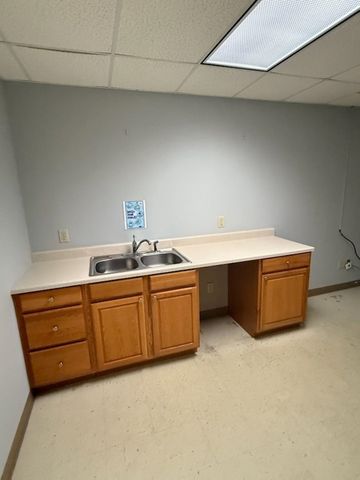 1040 W 4th Street, Davenport, IA 52802