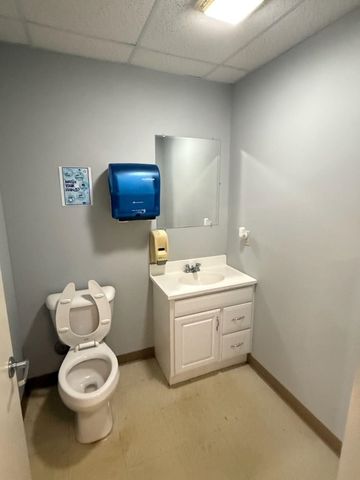 1040 W 4th Street, Davenport, IA 52802