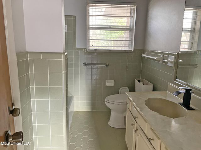 6145 Garraway Circle, Ocean Springs, MS 39564