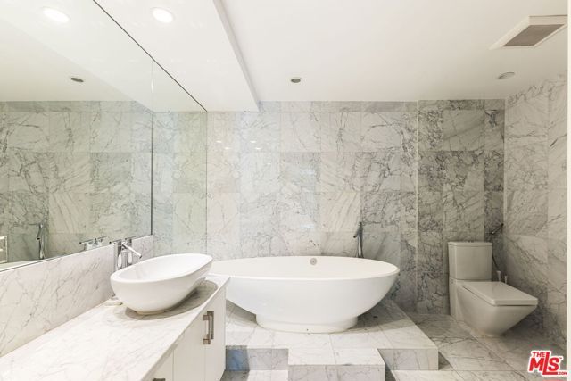 211 S Spalding Drive 105N, Beverly Hills, CA 90212