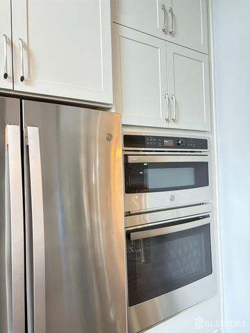 98 Sayre Drive, Plainsboro, NJ 08540