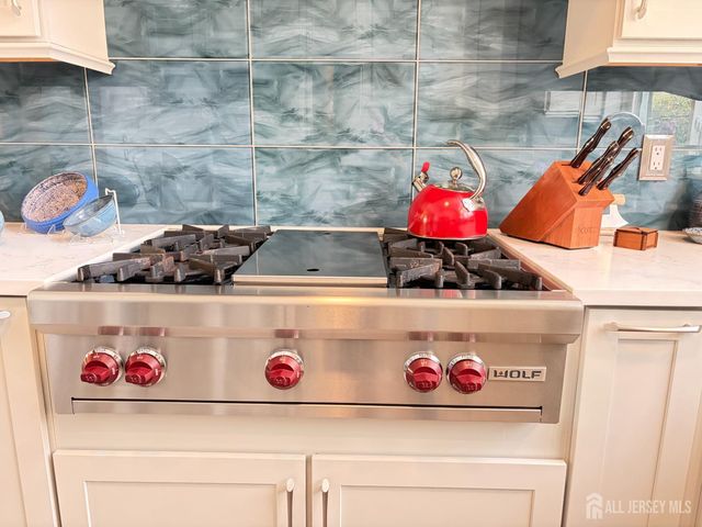 98 Sayre Drive, Plainsboro, NJ 08540