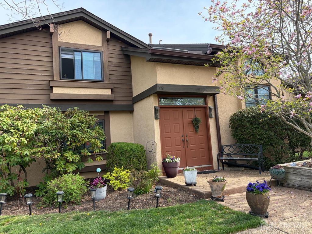 98 Sayre Drive, Plainsboro, NJ 08540