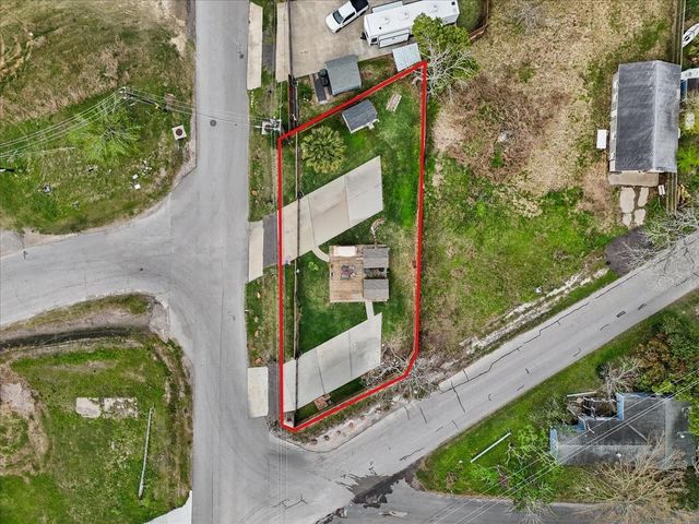 111 Jackson Avenue, Bacliff, TX 77518