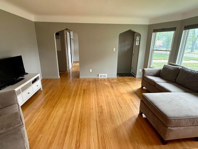 31180 E Rutland Drive, Beverly Hills, MI 48025