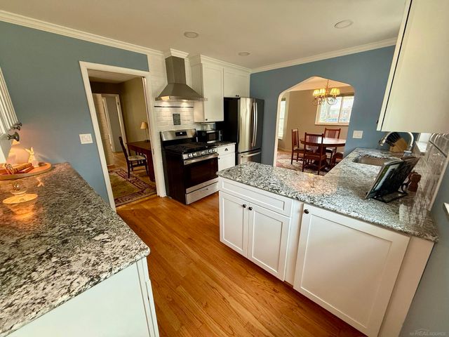 31180 E Rutland Drive, Beverly Hills, MI 48025