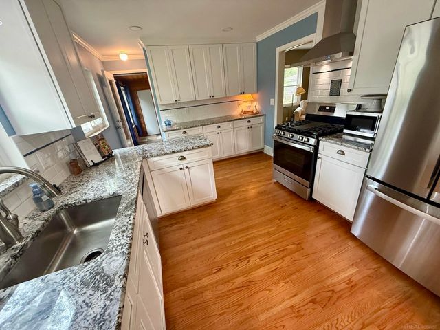 31180 E Rutland Drive, Beverly Hills, MI 48025