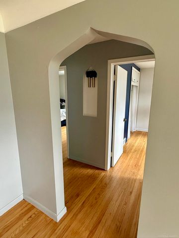 31180 E Rutland Drive, Beverly Hills, MI 48025