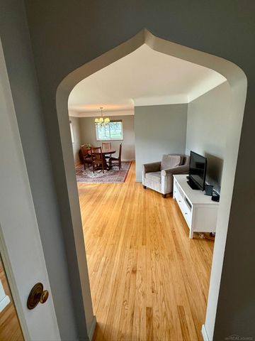 31180 E Rutland Drive, Beverly Hills, MI 48025