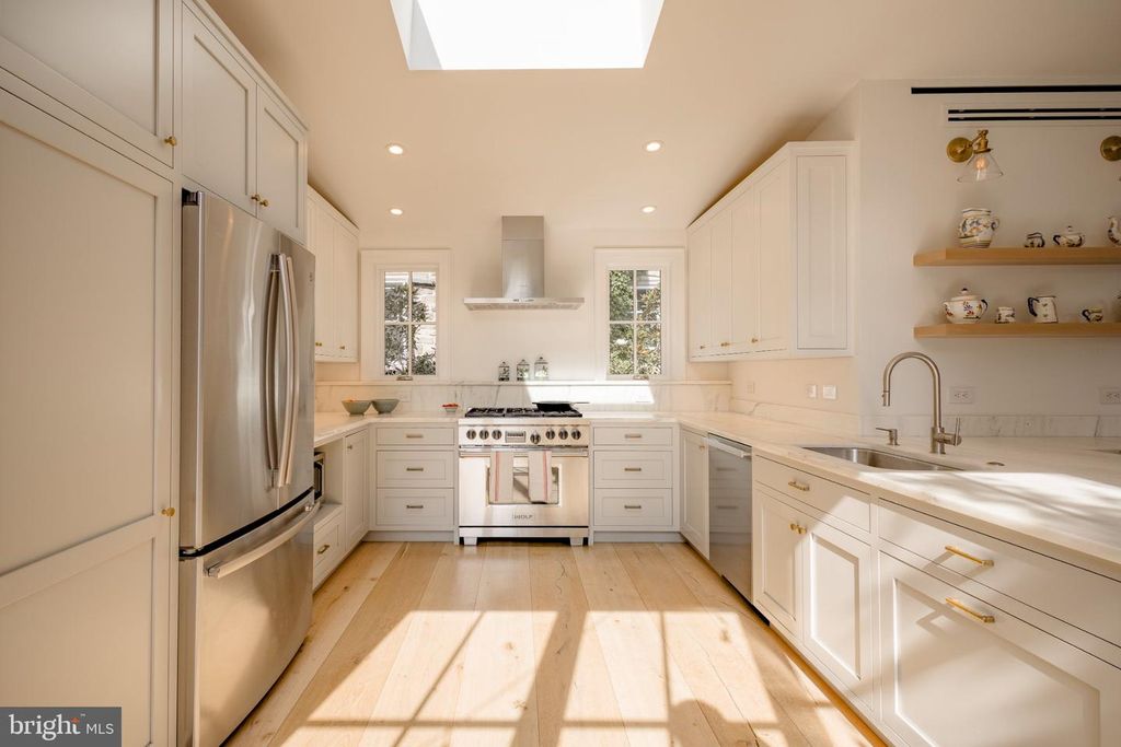 134 W HIGHLAND AVE, Philadelphia, PA 19118 — photo 3