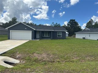 70 MALAUKA PASS, Ocklawaha, FL 32179