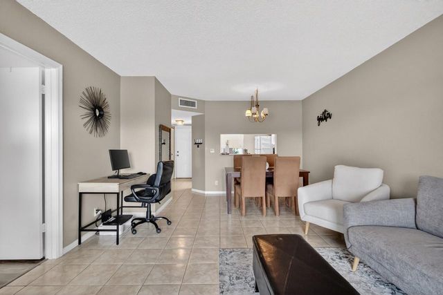 5511 Lakeside Drive 202, Margate, FL 33063