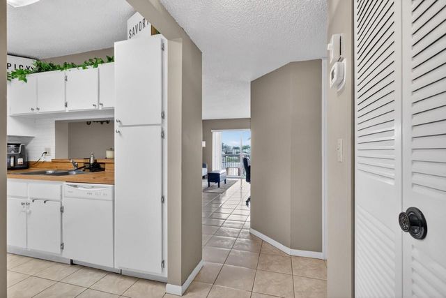 5511 Lakeside Drive 202, Margate, FL 33063