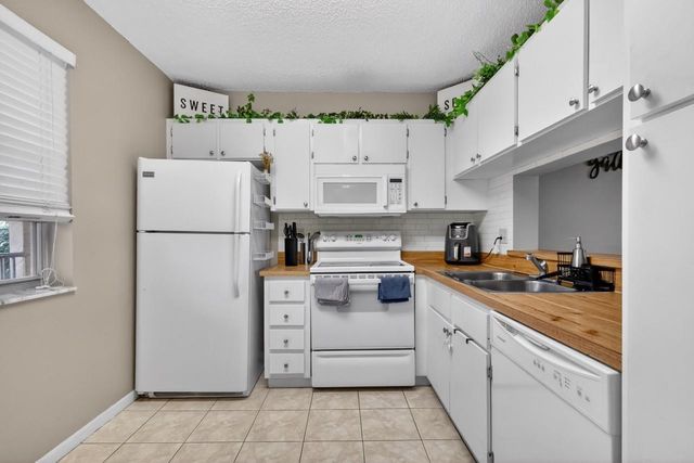 5511 Lakeside Drive 202, Margate, FL 33063