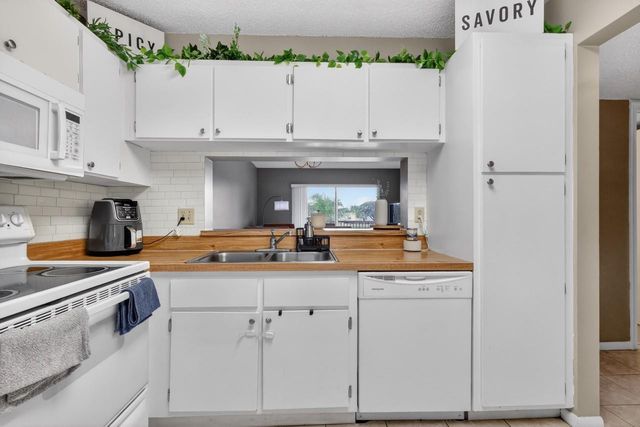 5511 Lakeside Drive 202, Margate, FL 33063