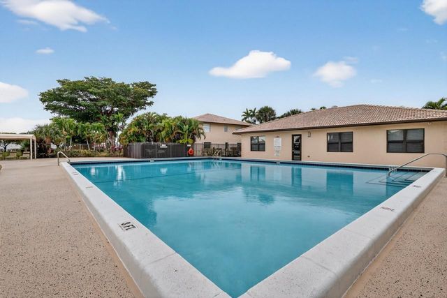 5511 Lakeside Drive 202, Margate, FL 33063