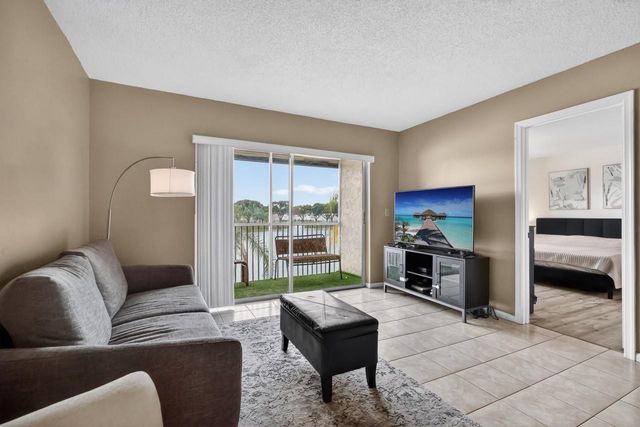 5511 Lakeside Drive 202, Margate, FL 33063