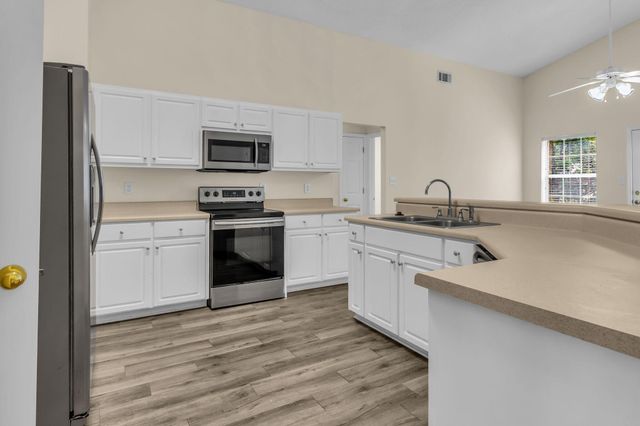 1013 Freeport Court, Mary Esther, FL 32569