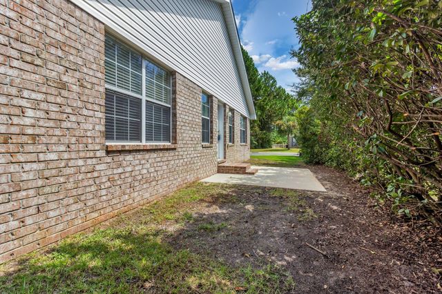 1013 Freeport Court, Mary Esther, FL 32569