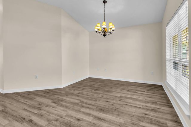 1013 Freeport Court, Mary Esther, FL 32569