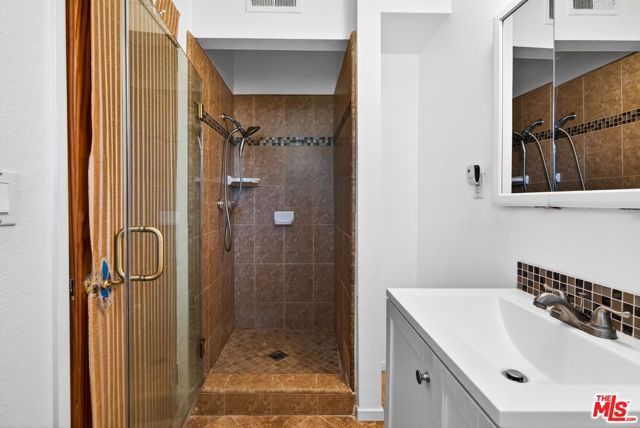 10442 Alabama Avenue, Chatsworth (los Angeles), CA 91311