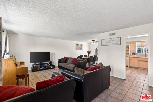 10442 Alabama Avenue, Chatsworth (los Angeles), CA 91311