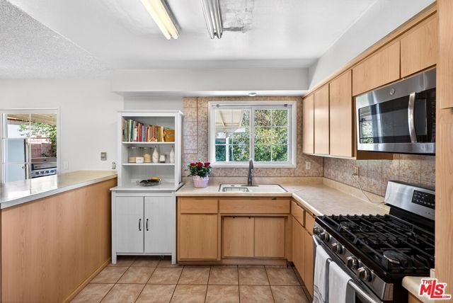 10442 Alabama Avenue, Chatsworth (los Angeles), CA 91311