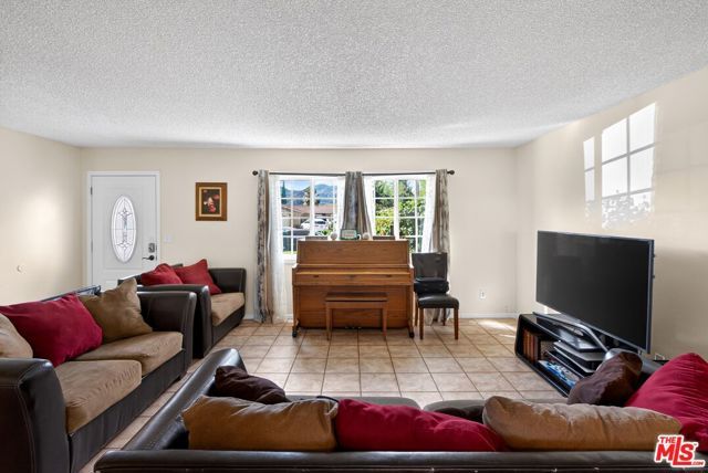 10442 Alabama Avenue, Chatsworth (los Angeles), CA 91311