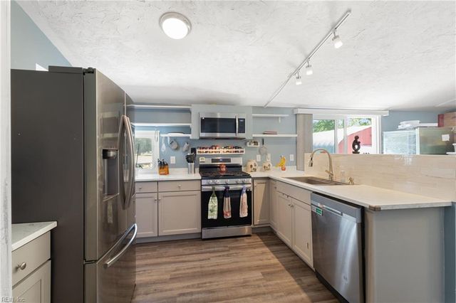 3163 Ambrose RD, Hayes, VA 23072