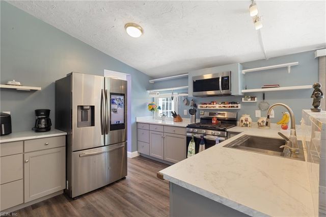 3163 Ambrose RD, Hayes, VA 23072