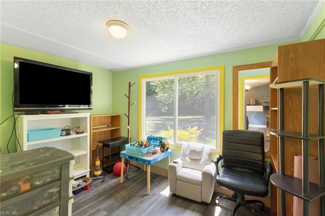 3163 Ambrose RD, Hayes, VA 23072