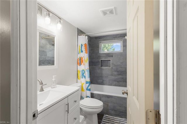 3163 Ambrose RD, Hayes, VA 23072