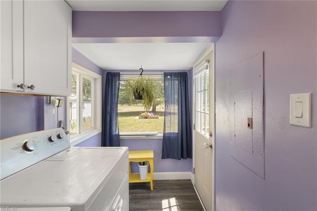 3163 Ambrose RD, Hayes, VA 23072