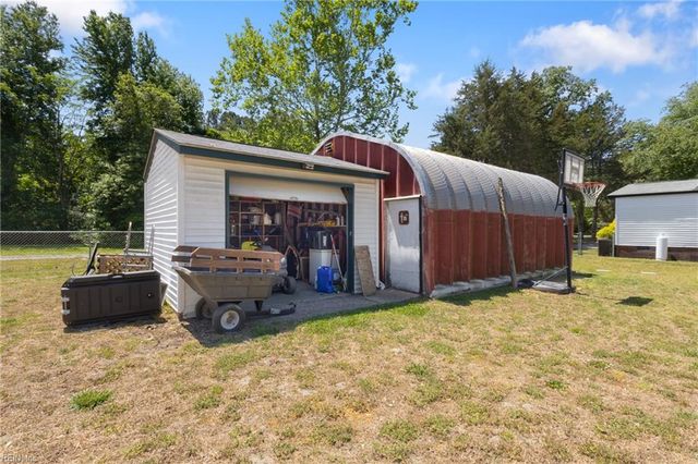 3163 Ambrose RD, Hayes, VA 23072