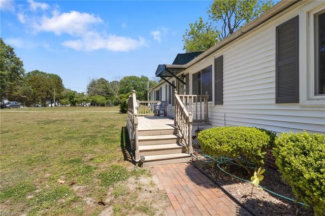 3163 Ambrose RD, Hayes, VA 23072