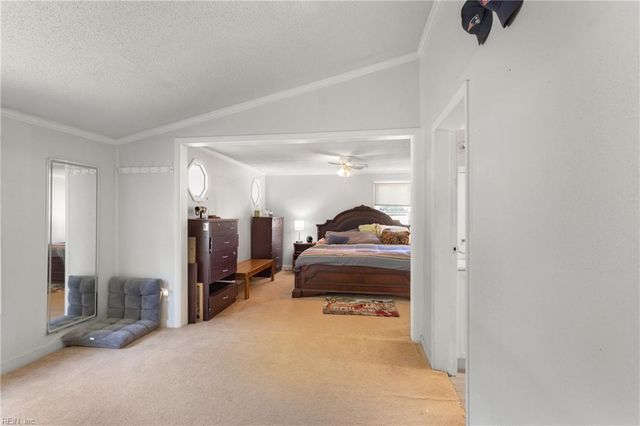 3163 Ambrose RD, Hayes, VA 23072