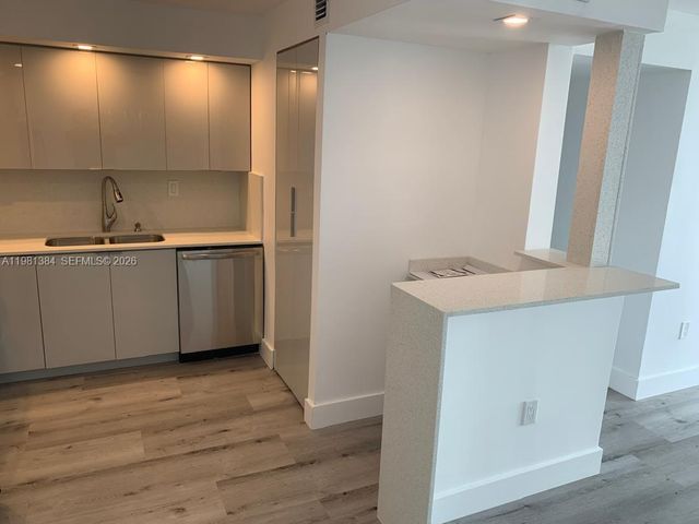 1450 Brickell Bay Dr 1506, Miami, FL 33131