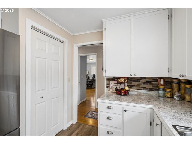 420 RIVERVIEW Blvd, Springfield, OR 97477