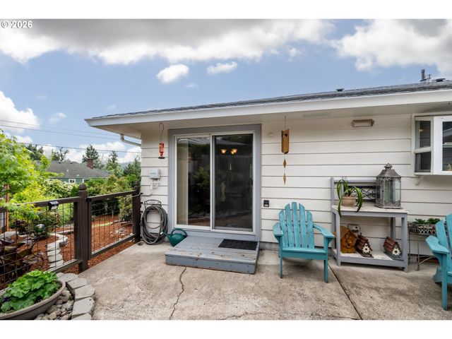 420 RIVERVIEW Blvd, Springfield, OR 97477
