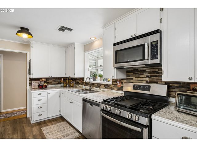 420 RIVERVIEW Blvd, Springfield, OR 97477