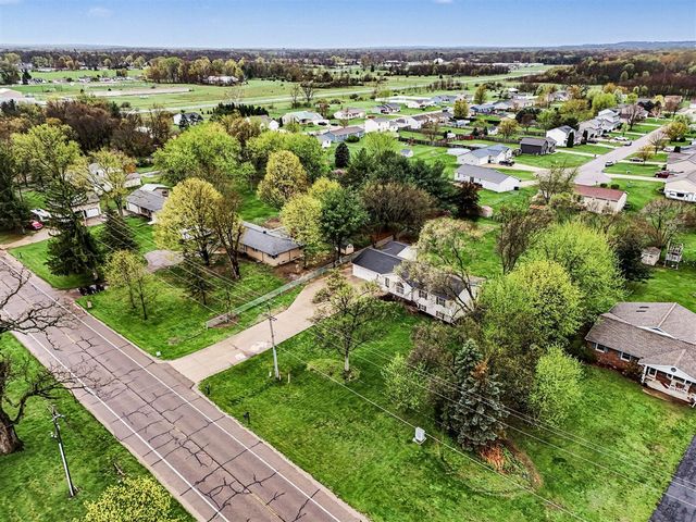 676 N 10th Street, Plainwell, MI 49080