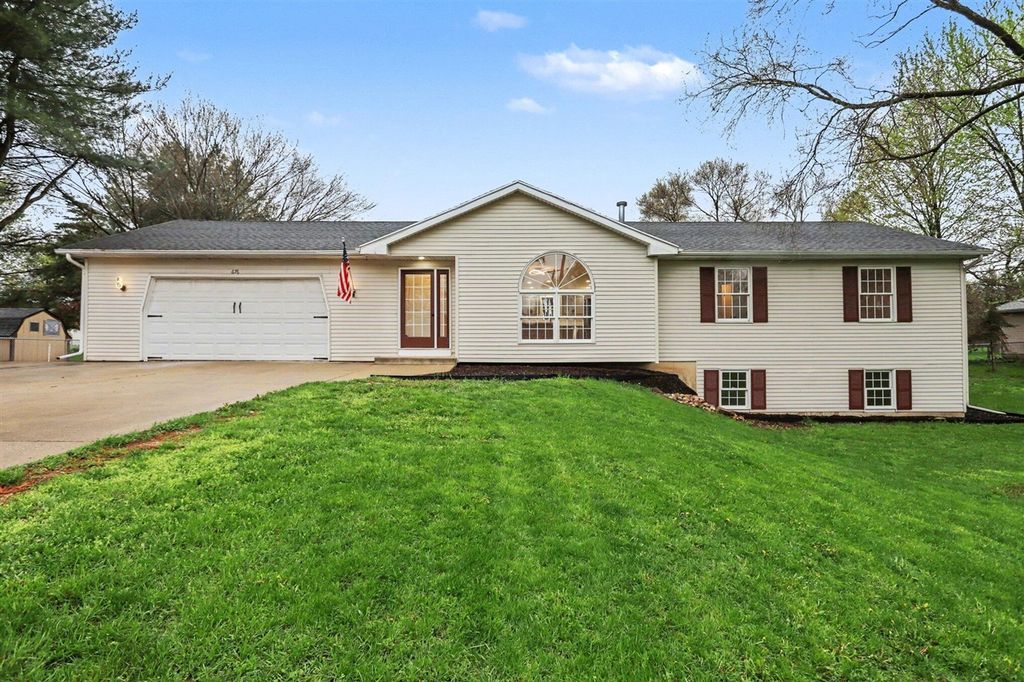 676 N 10th Street, Plainwell, MI 49080