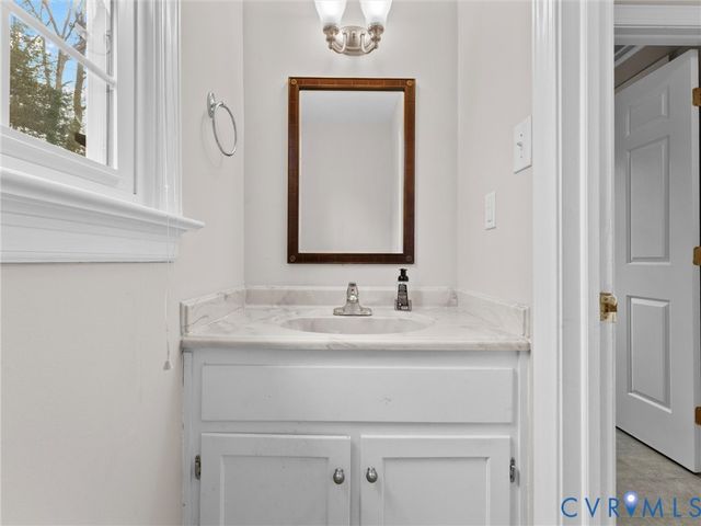 5813 Bent Creek Rd, Midlothian, VA 23112