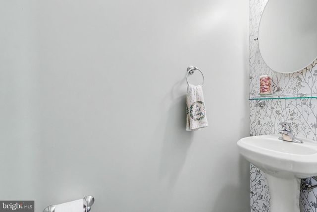 1215 AYLESBURY LN, York, PA 17404