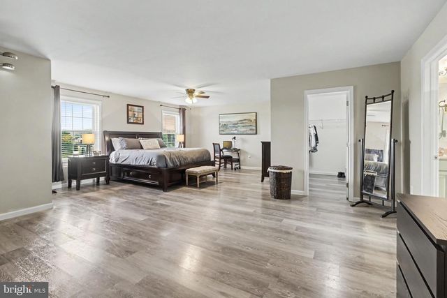 1215 AYLESBURY LN, York, PA 17404