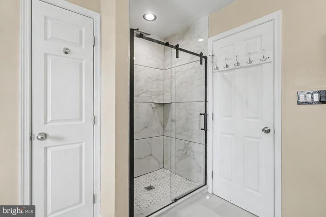 1215 AYLESBURY LN, York, PA 17404